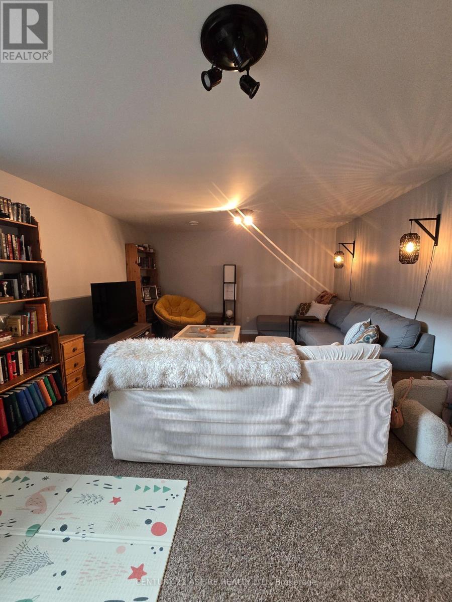 44 Winston Avenue, Petawawa, Ontario  K8H 0C1 - Photo 12 - X13045348