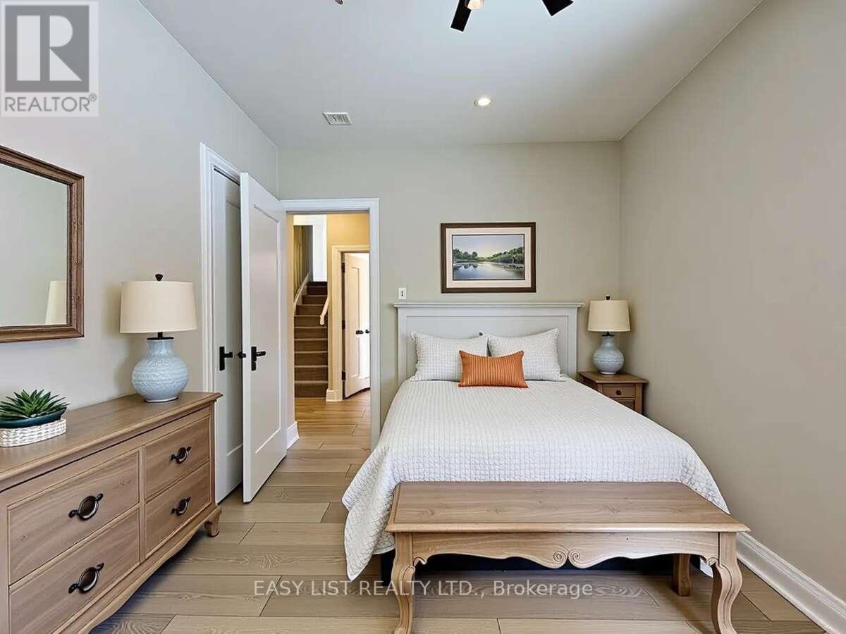 28 Inverleigh Drive, Toronto, Ontario  M8Y 3E3 - Photo 10 - W12863854