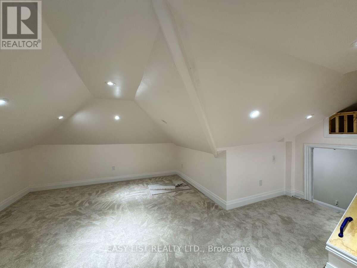 28 Inverleigh Drive, Toronto, Ontario  M8Y 3E3 - Photo 18 - W12863854