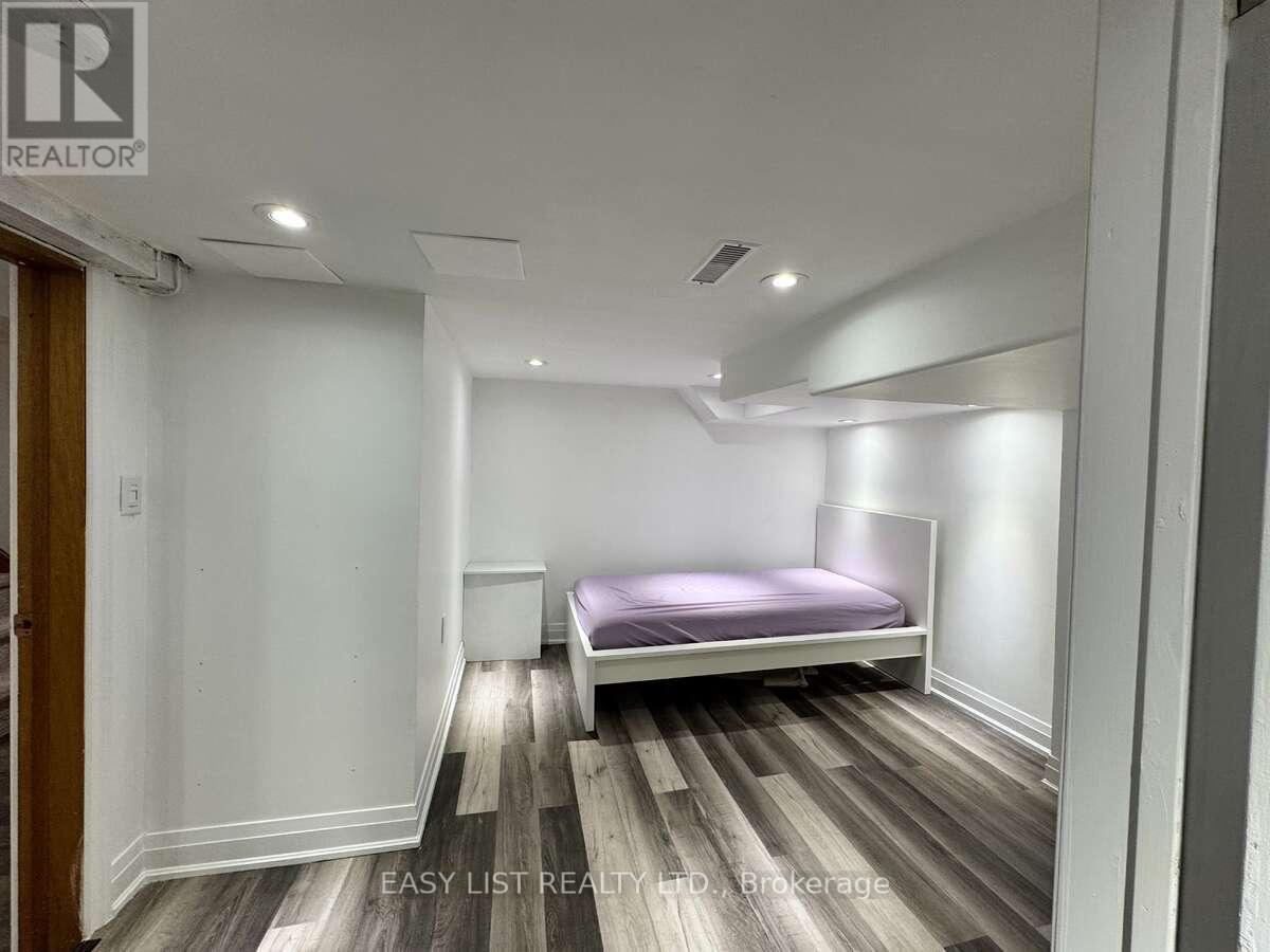 28 Inverleigh Drive, Toronto, Ontario  M8Y 3E3 - Photo 25 - W12863854