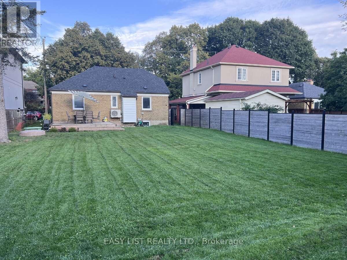 28 Inverleigh Drive, Toronto, Ontario  M8Y 3E3 - Photo 20 - W12863854