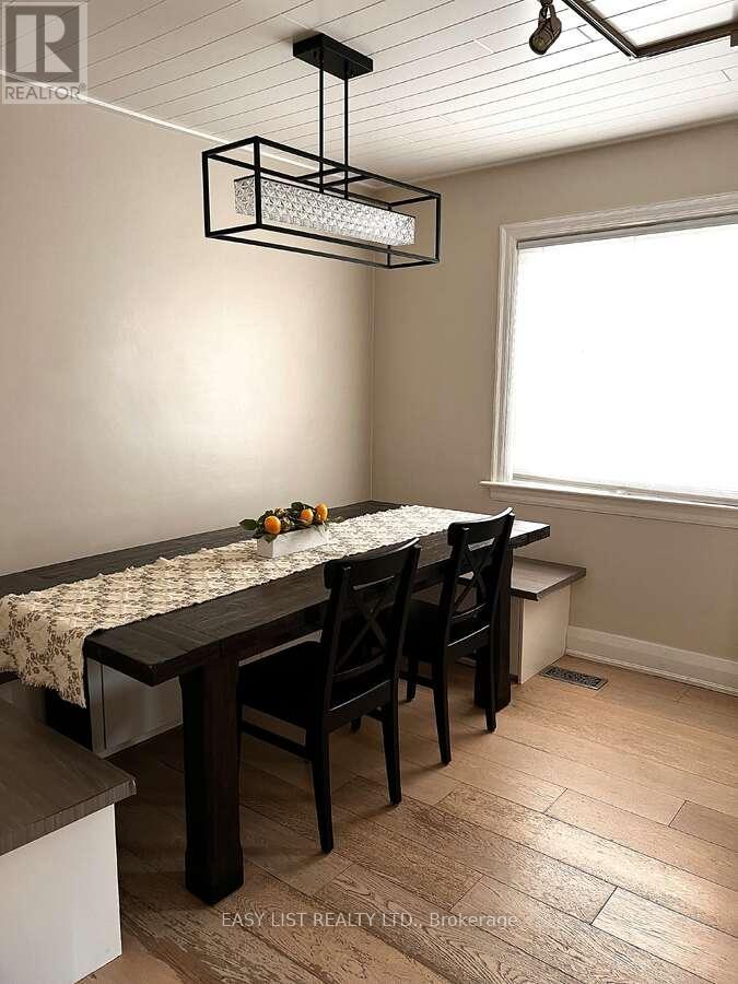 28 Inverleigh Drive, Toronto, Ontario  M8Y 3E3 - Photo 6 - W12863854