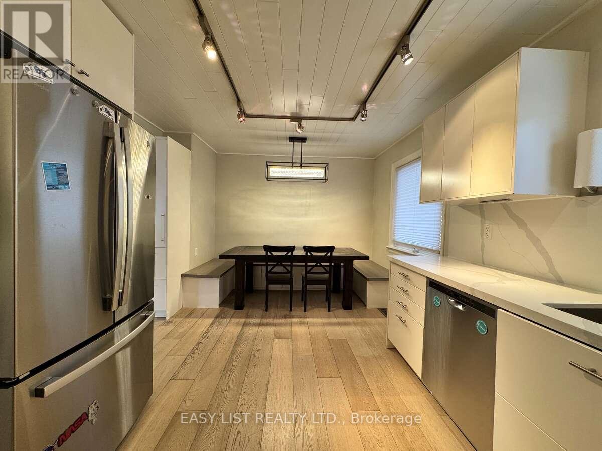 28 Inverleigh Drive, Toronto, Ontario  M8Y 3E3 - Photo 8 - W12863854