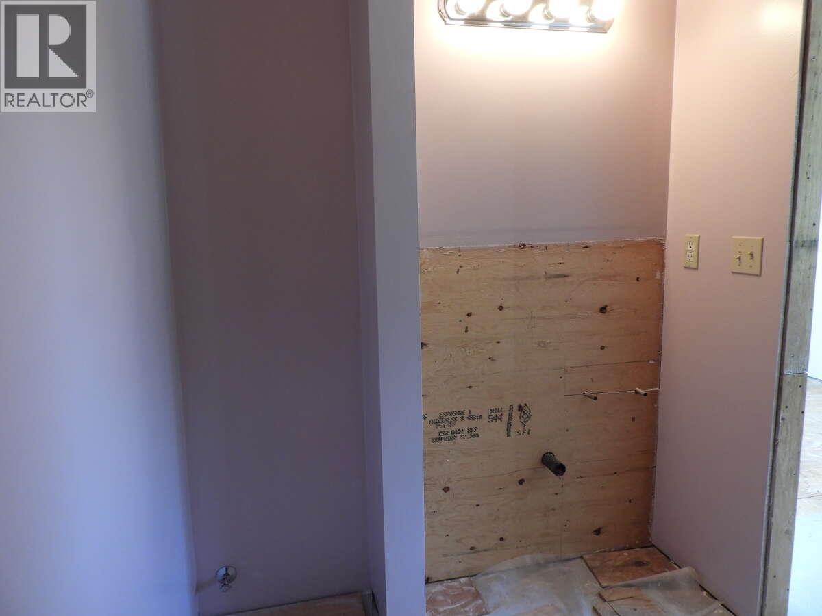 6904 Highway 6, Appledale, British Columbia  V0G 2J0 - Photo 11 - 10371217