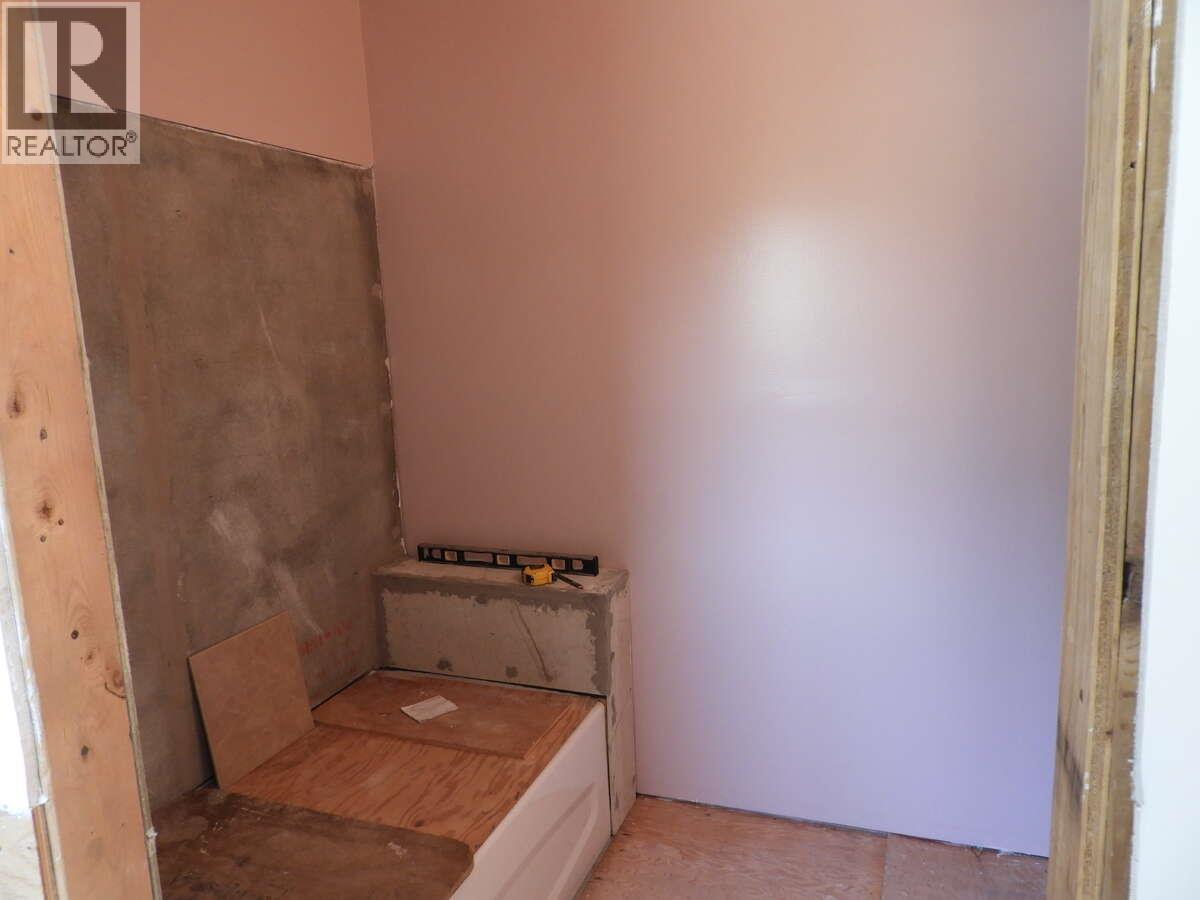 6904 Highway 6, Appledale, British Columbia  V0G 2J0 - Photo 10 - 10371217