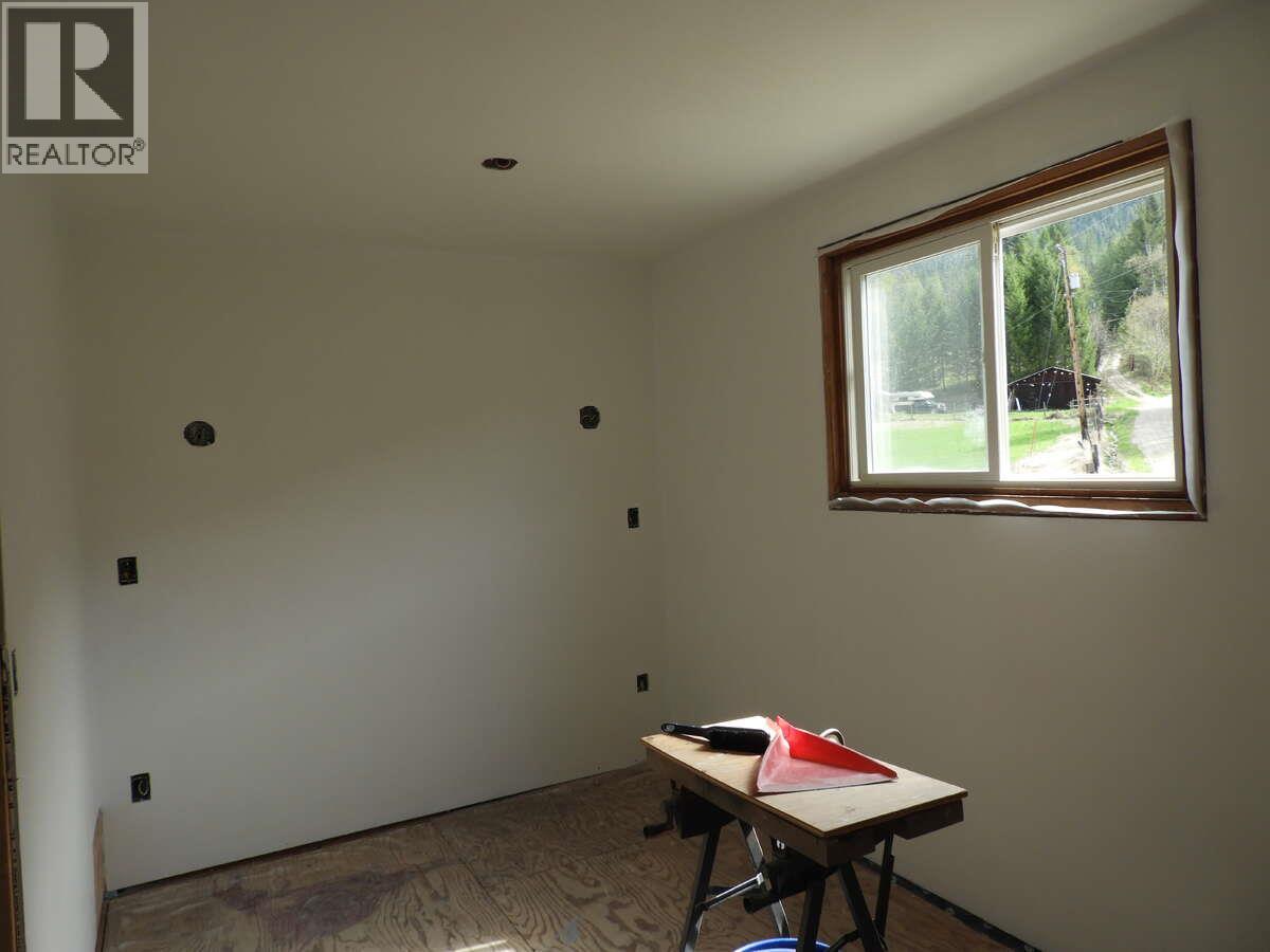 6904 Highway 6, Appledale, British Columbia  V0G 2J0 - Photo 12 - 10371217