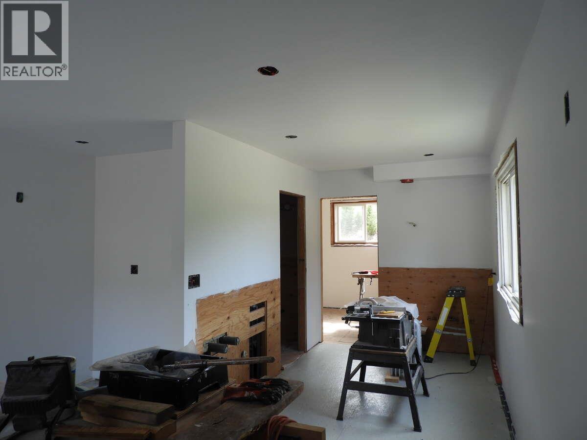 6904 Highway 6, Appledale, British Columbia  V0G 2J0 - Photo 9 - 10371217