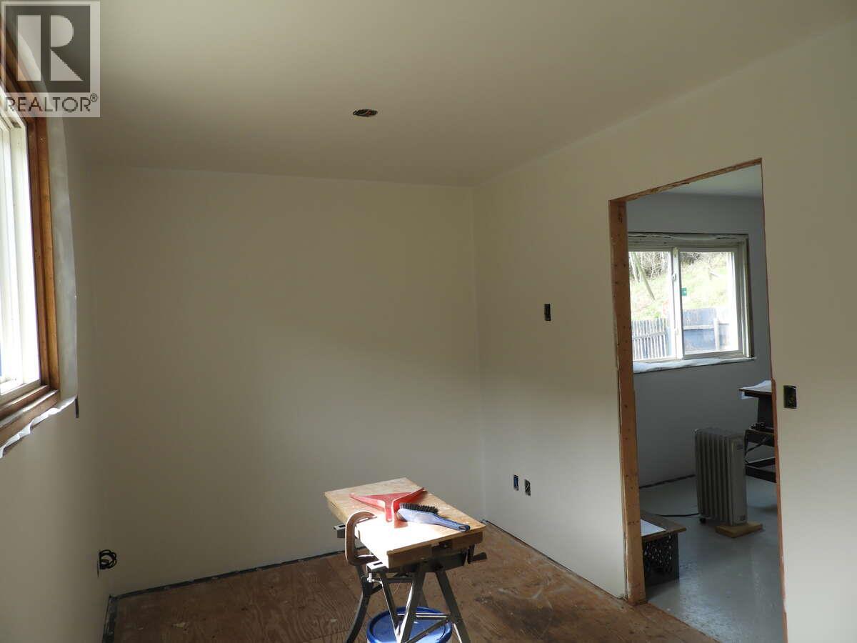 6904 Highway 6, Appledale, British Columbia  V0G 2J0 - Photo 13 - 10371217