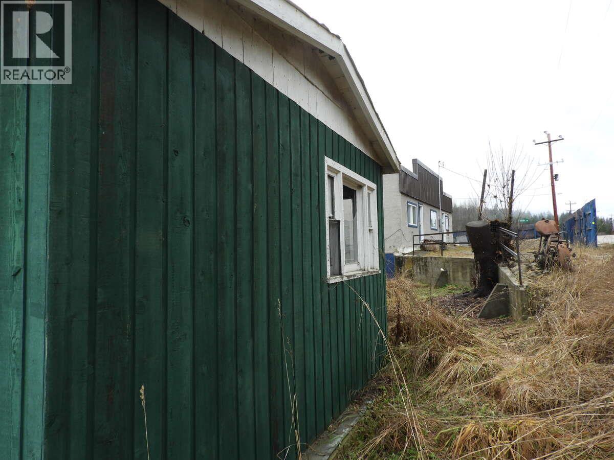 6904 Highway 6, Appledale, British Columbia  V0G 2J0 - Photo 16 - 10371217