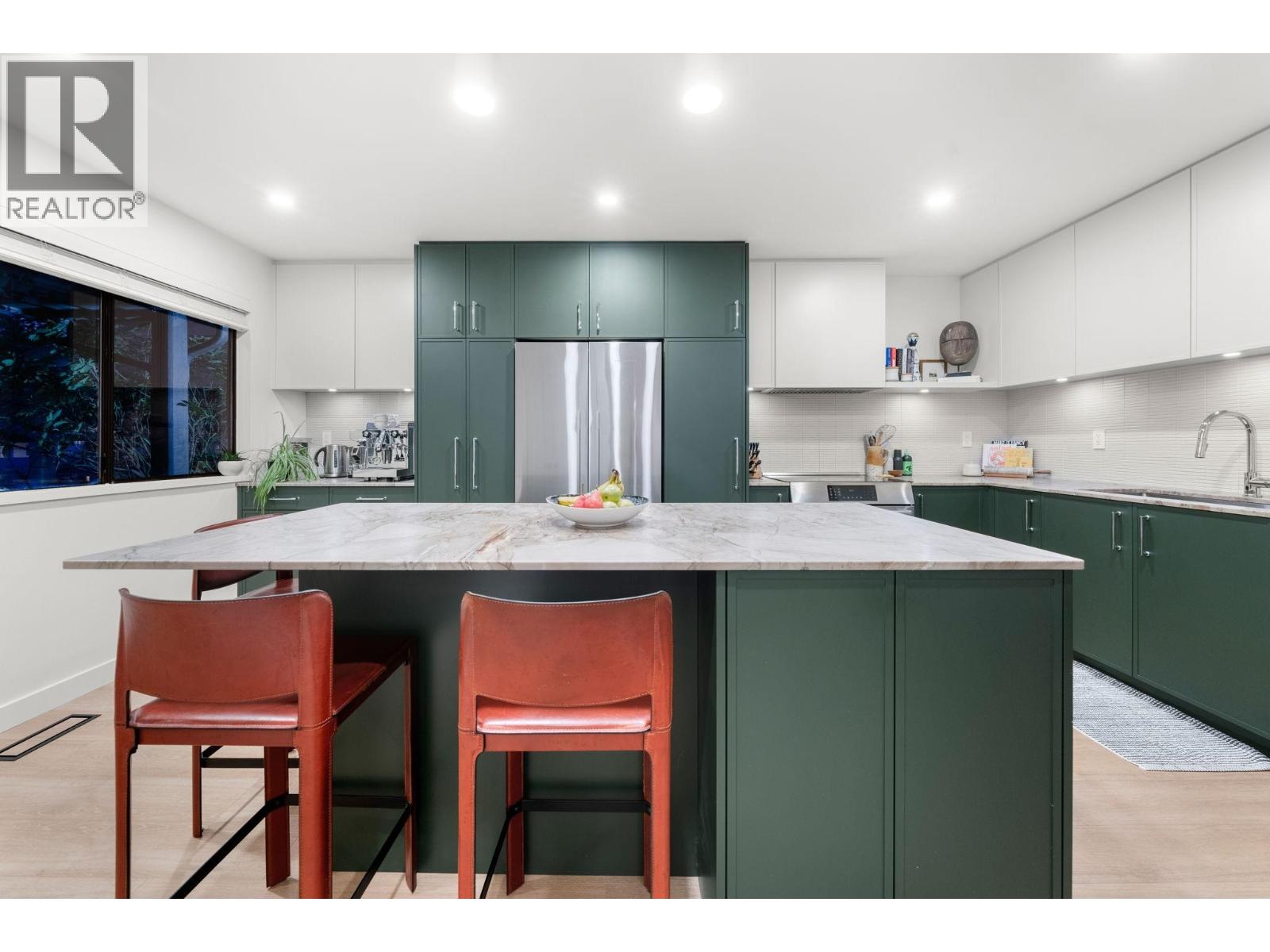 34 1910 CEDAR VILLAGE CRESCENT, North Vancouver, British Columbia