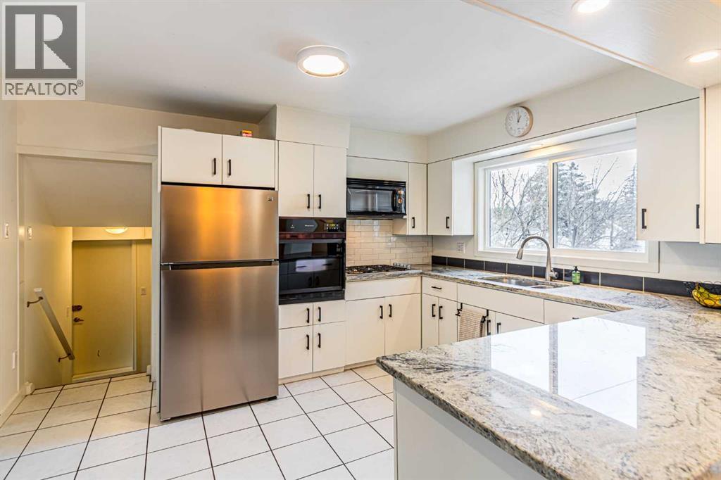 2536 Chicoutimi Drive Nw, Calgary, Alberta  T2L 0W5 - Photo 12 - A2297519