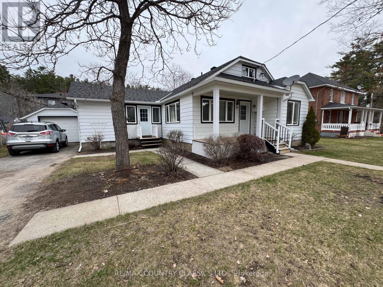 38 Flint Avenue, Bancroft, Ontario  K0L 1C0 - Photo 2 - X12907212