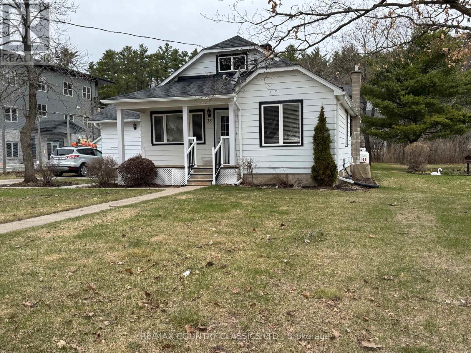 38 Flint Avenue, Bancroft, Ontario  K0L 1C0 - Photo 3 - X12907212