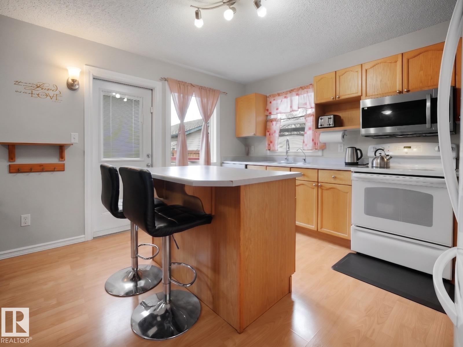 21379 89 Av Nw Nw, Edmonton, Alberta  T5T 6V3 - Photo 3 - E4484281