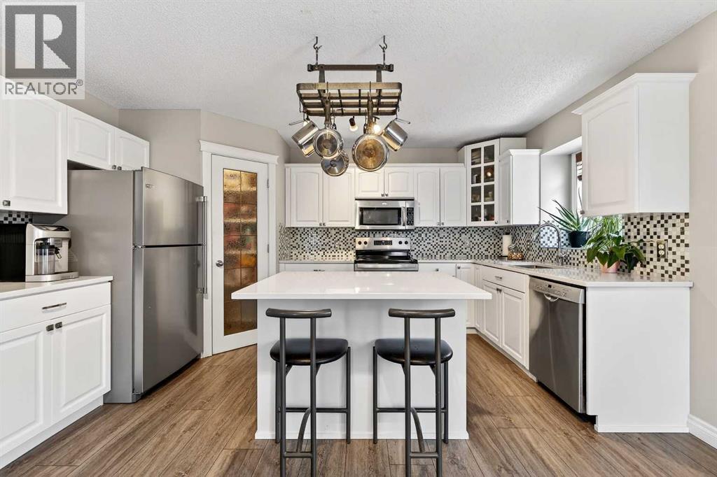 125 Crystalridge Drive, Okotoks, Alberta  T1S 1T9 - Photo 3 - A2291268