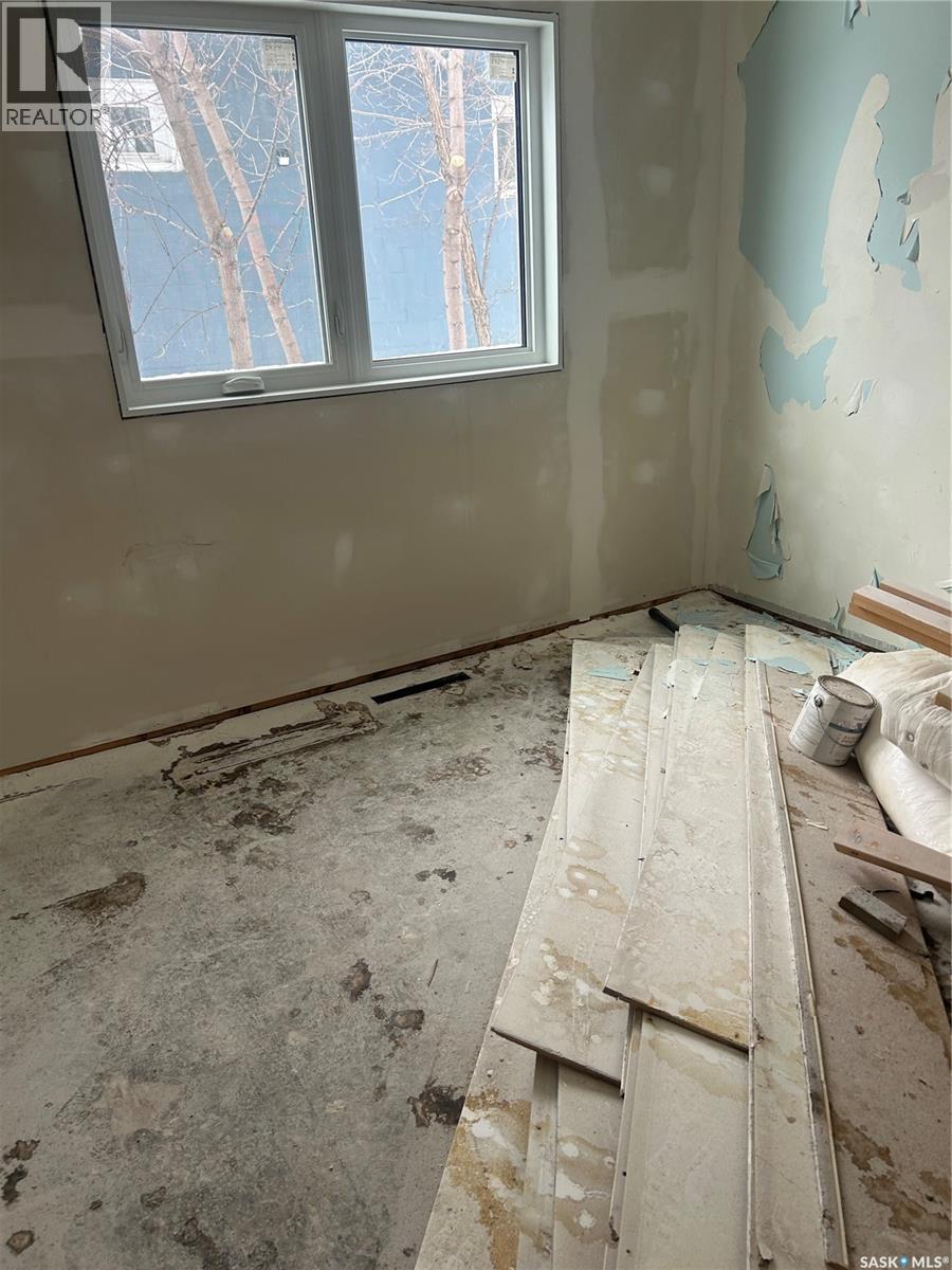 118 26th Street W, Prince Albert, Saskatchewan  S6V 4P9 - Photo 2 - SK033856