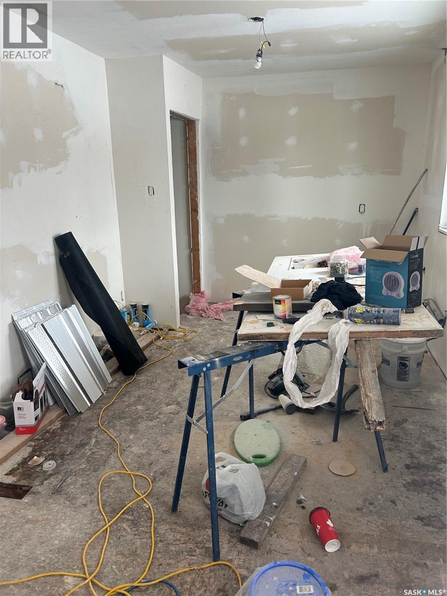 118 26th Street W, Prince Albert, Saskatchewan  S6V 4P9 - Photo 4 - SK033856