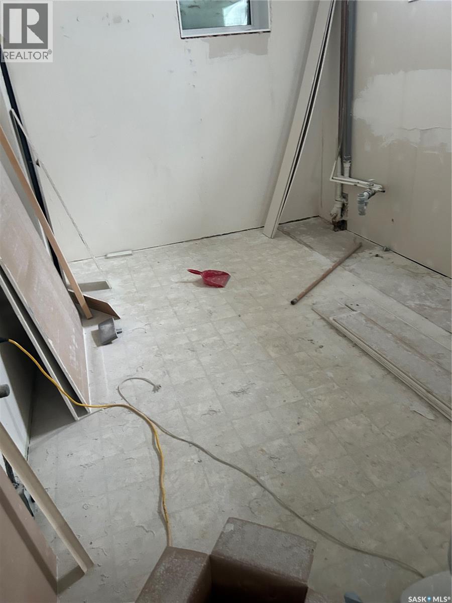 118 26th Street W, Prince Albert, Saskatchewan  S6V 4P9 - Photo 6 - SK033856