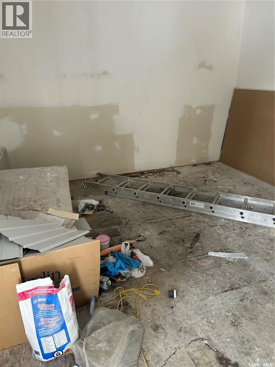 118 26th Street W, Prince Albert, Saskatchewan  S6V 4P9 - Photo 3 - SK033856