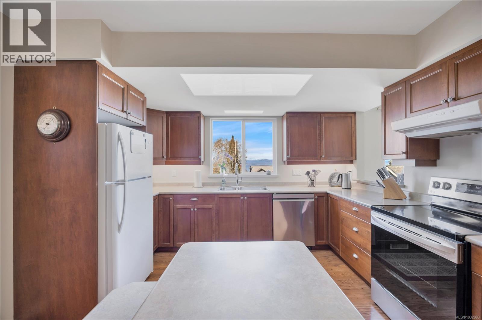 315 Crescent Rd W, Qualicum Beach, British Columbia  V9K 1J7 - Photo 5 - 1032983