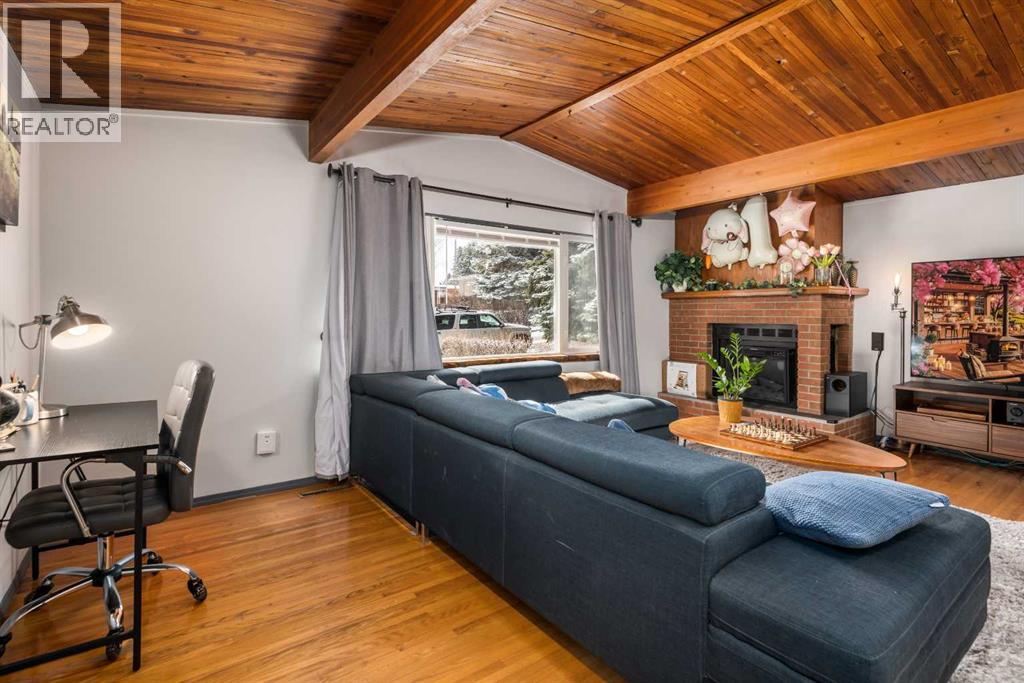 628 Seymour Avenue Sw, Calgary, Alberta  T2W 0N4 - Photo 2 - A2296426