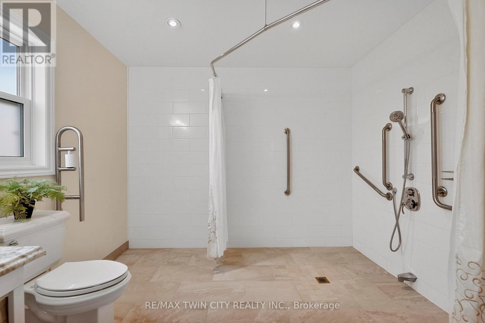 10325 Grand Oaks Drive, Lambton Shores, Ontario  N0M 1T0 - Photo 23 - X13044710