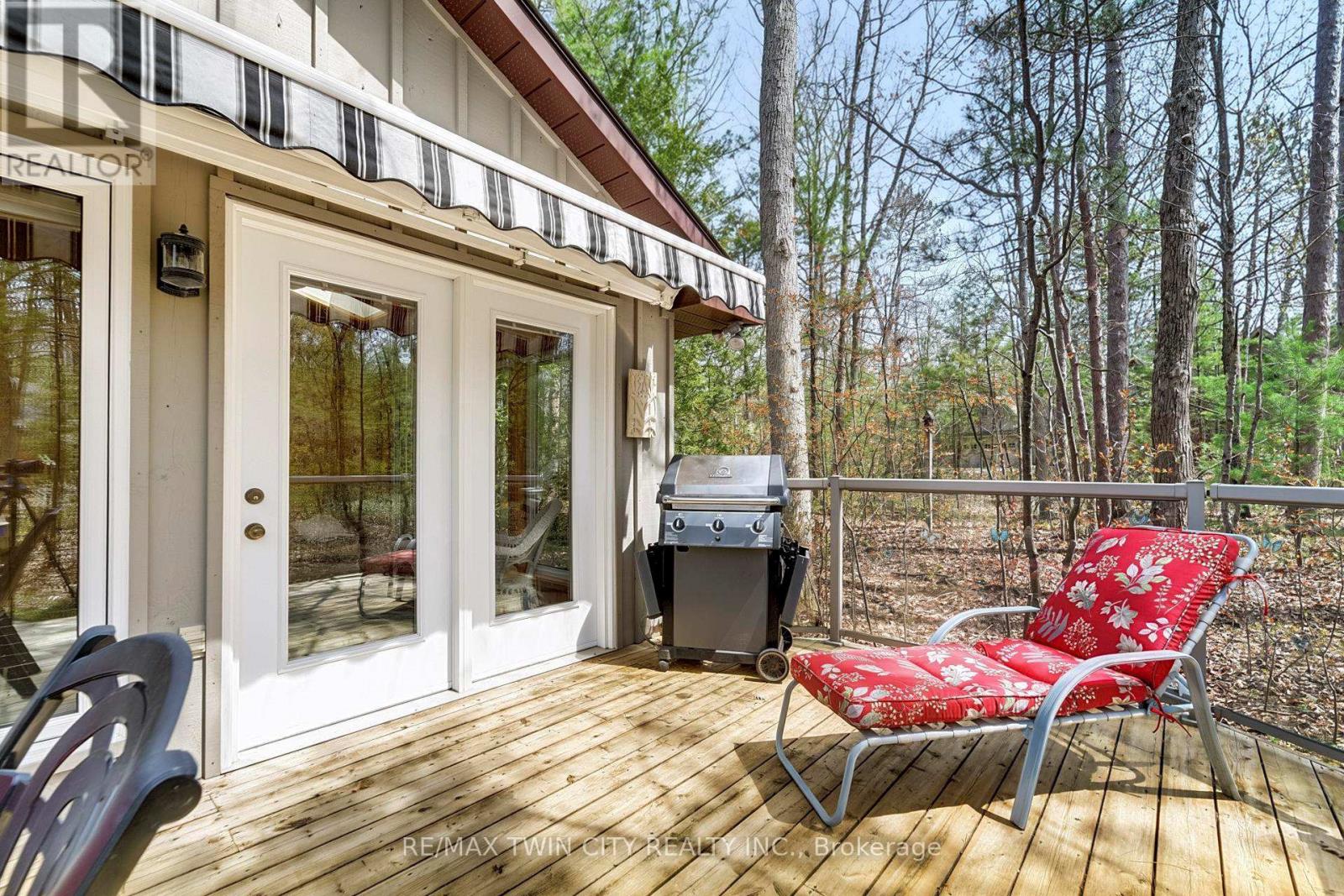 10325 Grand Oaks Drive, Lambton Shores, Ontario  N0M 1T0 - Photo 33 - X13044710