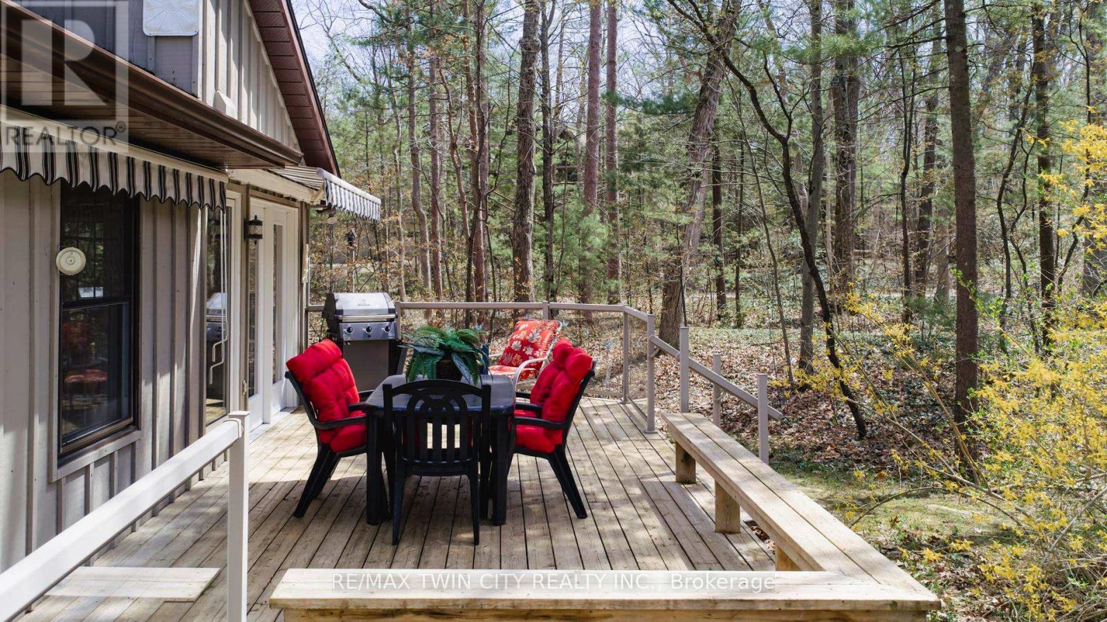 10325 Grand Oaks Drive, Lambton Shores, Ontario  N0M 1T0 - Photo 35 - X13044710