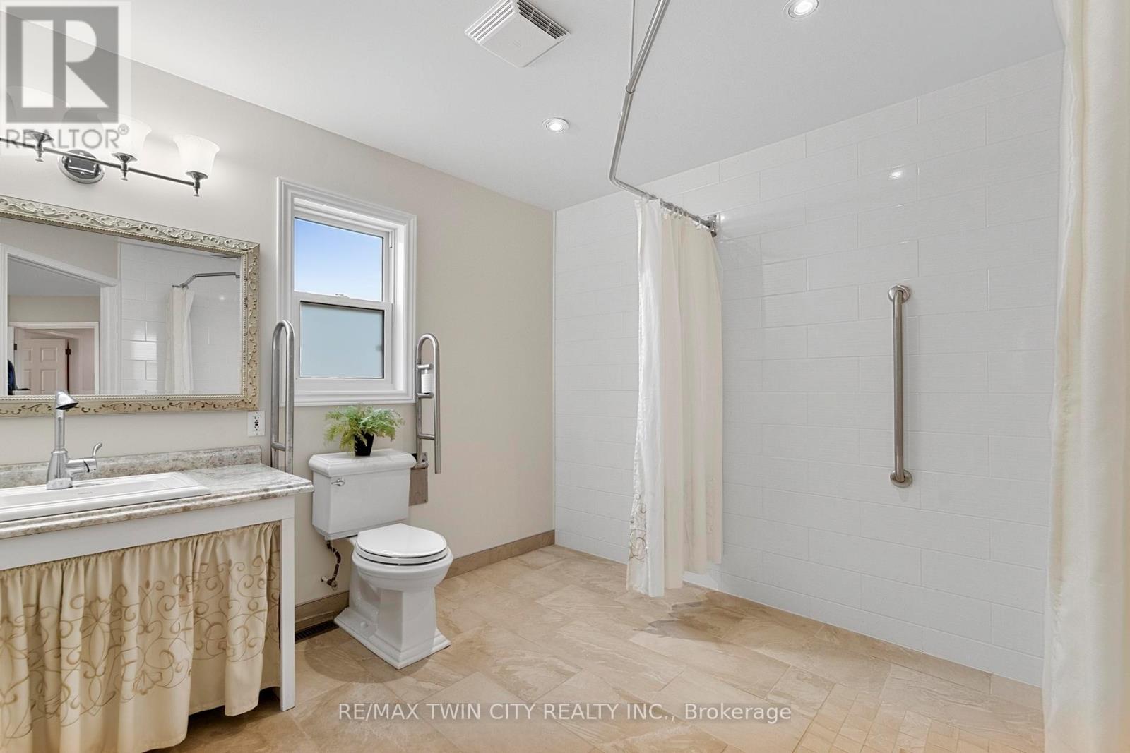 10325 Grand Oaks Drive, Lambton Shores, Ontario  N0M 1T0 - Photo 22 - X13044710