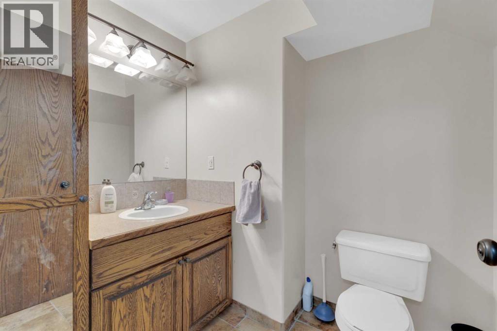 155 Inglewood Drive, Red Deer, Alberta  T4R 3S3 - Photo 9 - A2295593