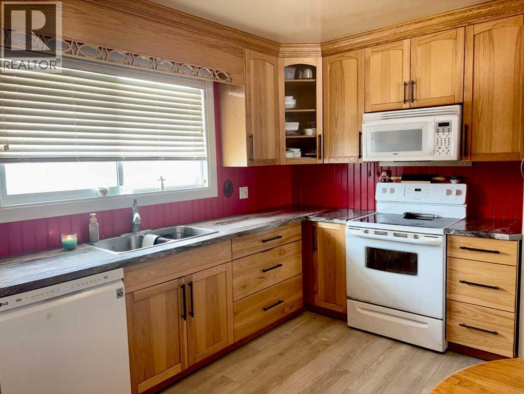 4935 53 Street, Islay, Alberta  T0B 2J0 - Photo 8 - A2294450