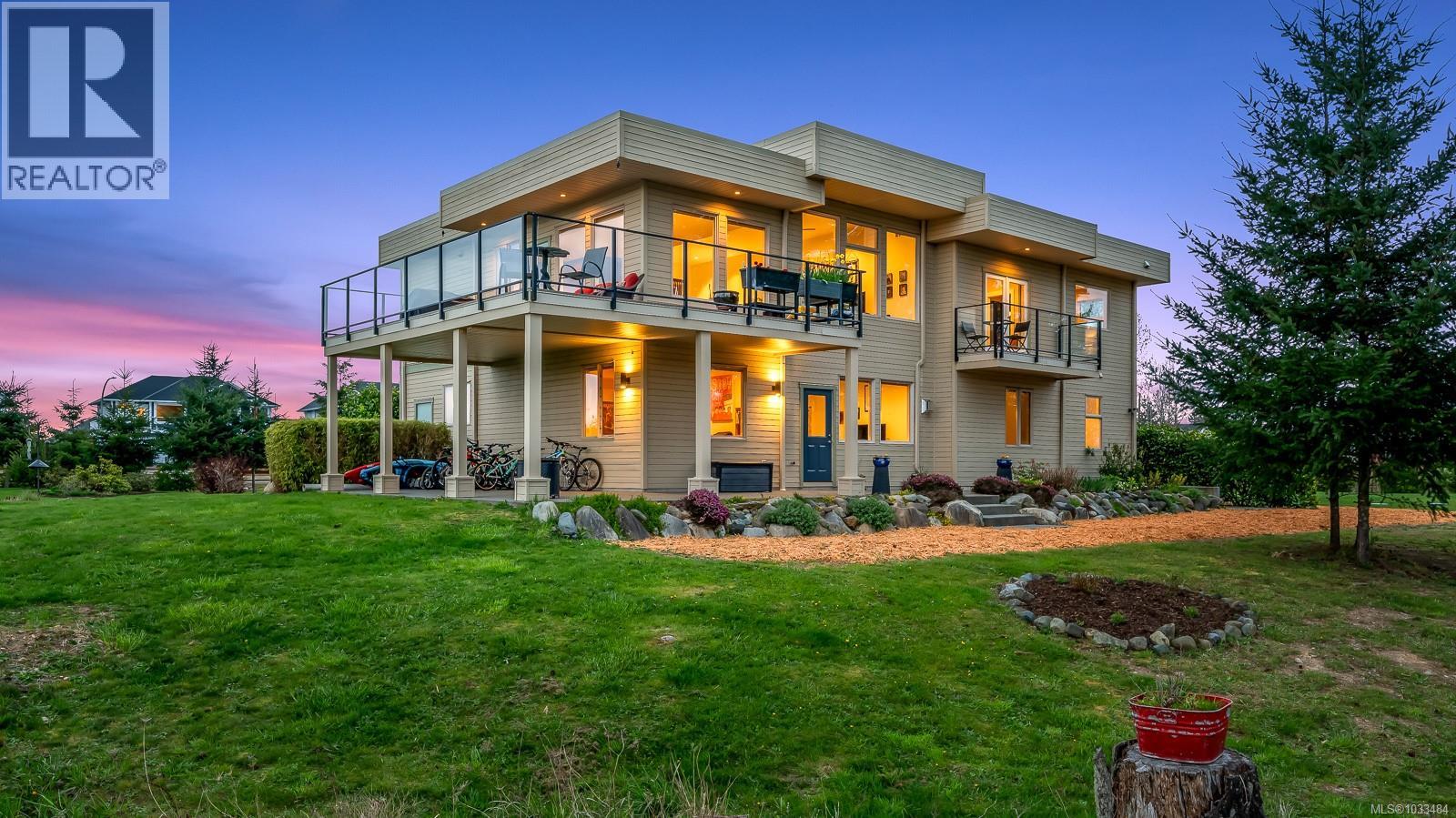 3389 Rhys Rd, Courtenay, British Columbia