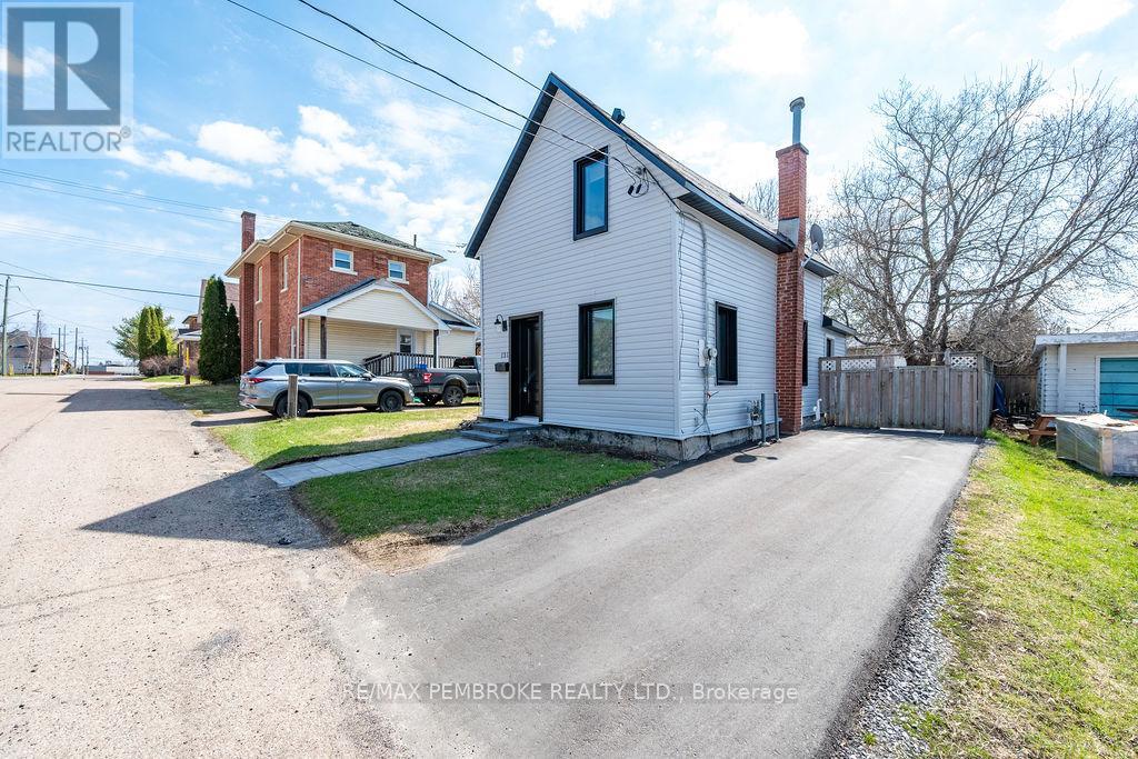 131 Patrick Avenue, Renfrew, Ontario  K7V 3H3 - Photo 3 - X13045402