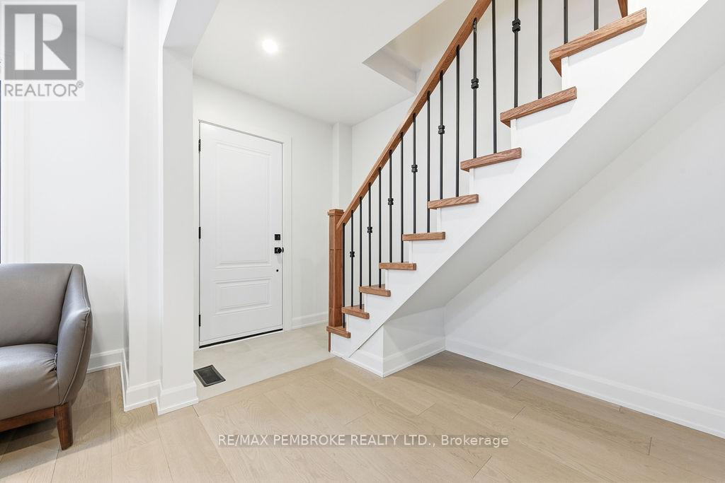 131 Patrick Avenue, Renfrew, Ontario  K7V 3H3 - Photo 5 - X13045402