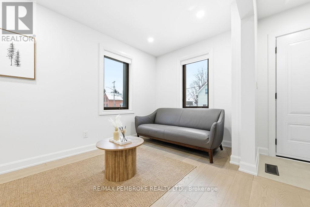 131 Patrick Avenue, Renfrew, Ontario  K7V 3H3 - Photo 8 - X13045402