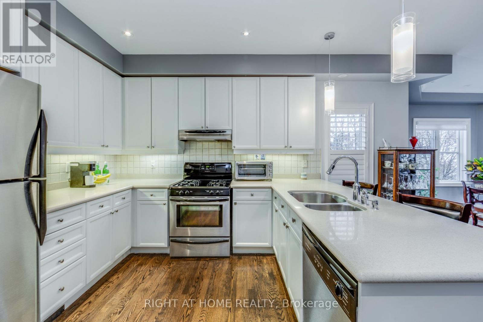 37 - 1295 Wharf Street, Pickering, Ontario  L1W 1A2 - Photo 11 - E13045396