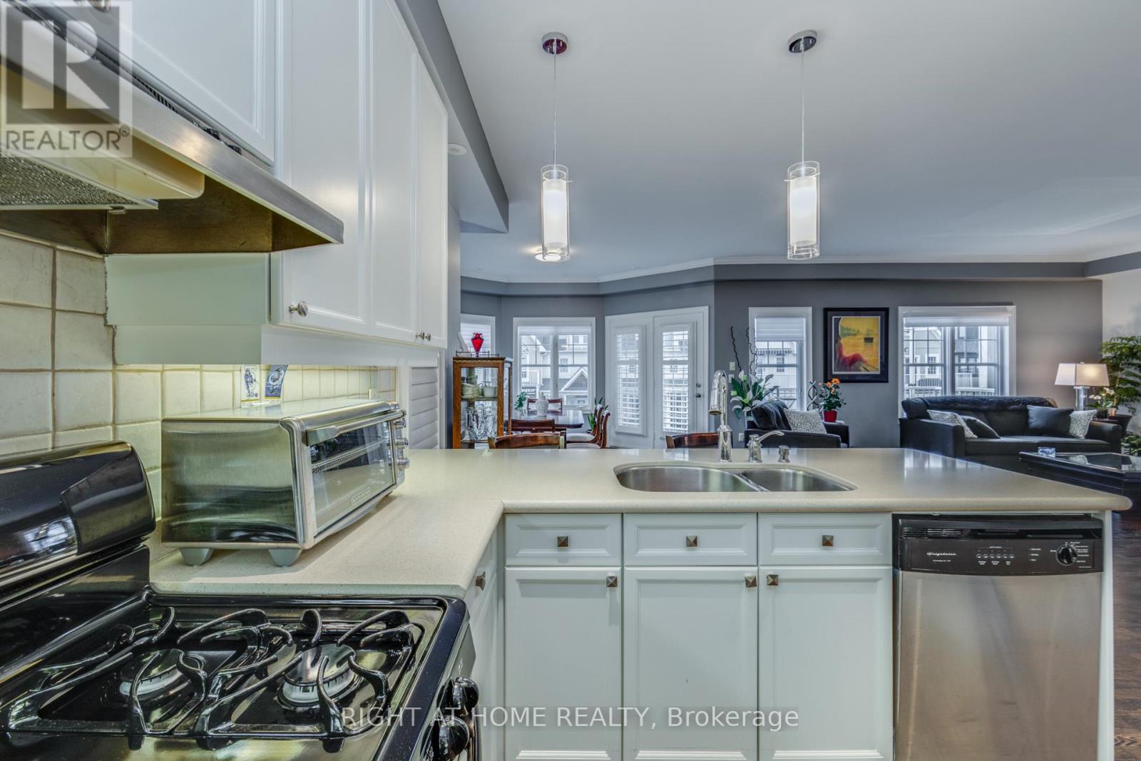 37 - 1295 Wharf Street, Pickering, Ontario  L1W 1A2 - Photo 17 - E13045396