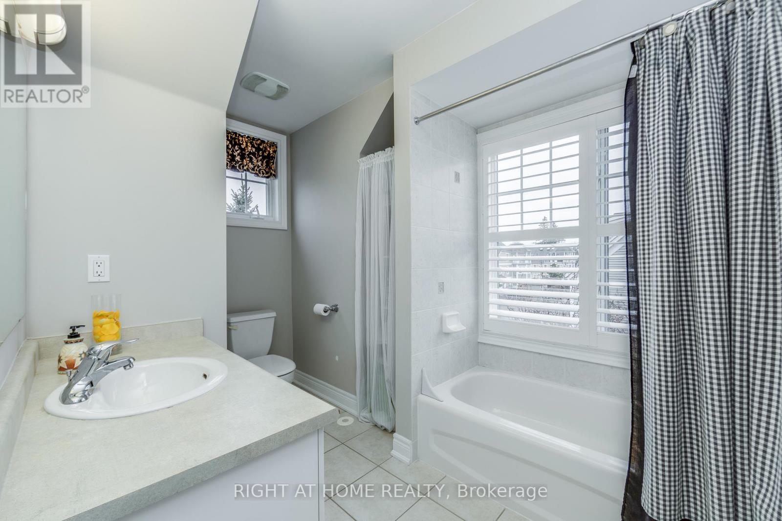 37 - 1295 Wharf Street, Pickering, Ontario  L1W 1A2 - Photo 20 - E13045396