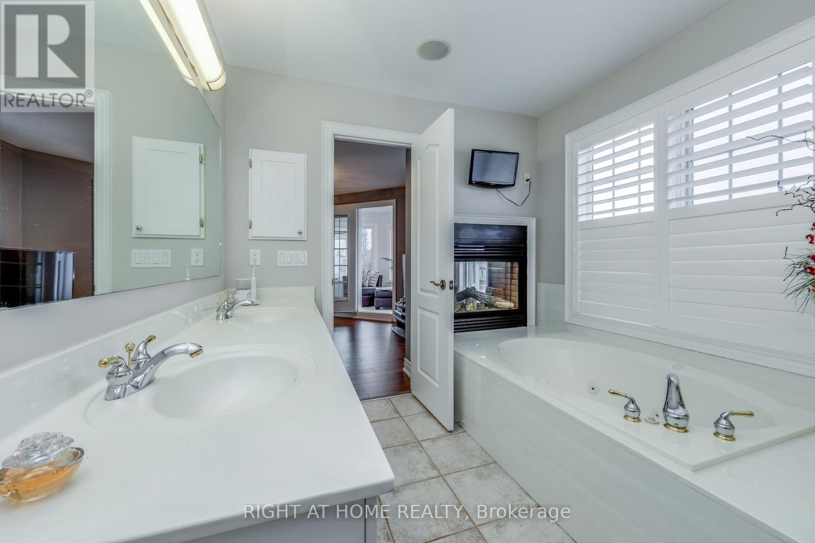 37 - 1295 Wharf Street, Pickering, Ontario  L1W 1A2 - Photo 25 - E13045396