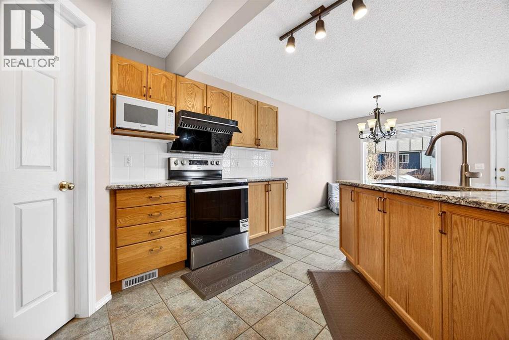 287 Panamount Drive NW, Calgary, Alberta  T3K 5L9 - Photo 11 - A2290564