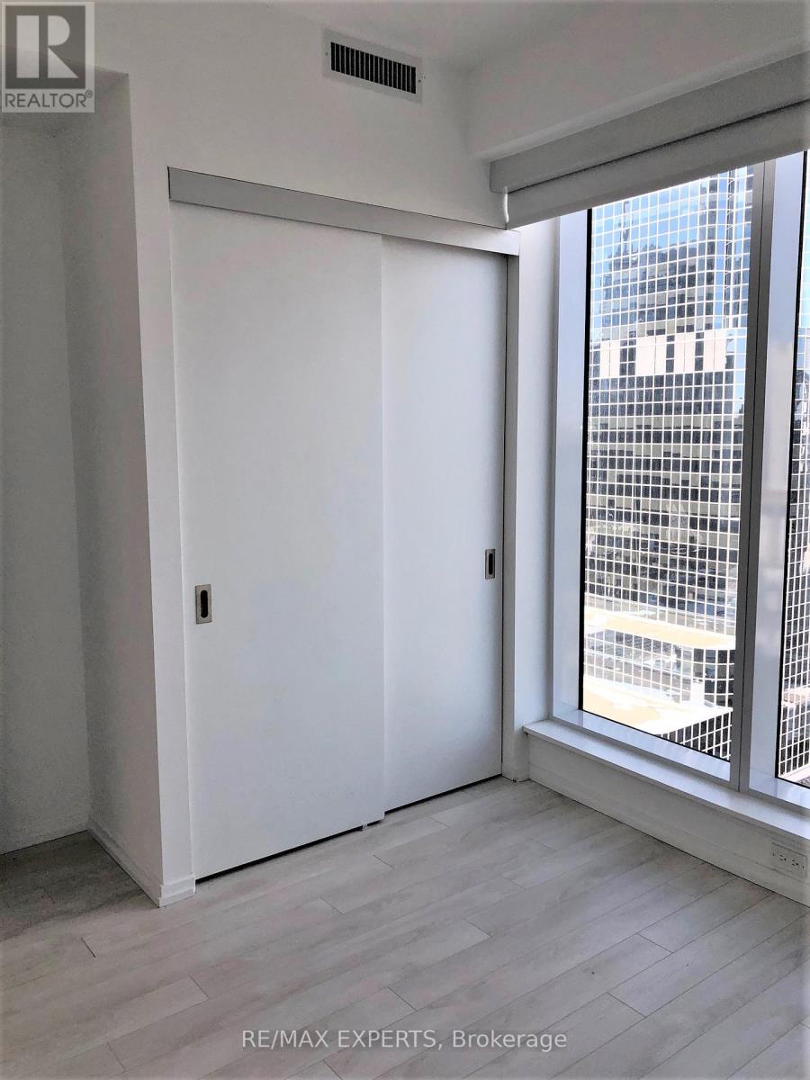 2001 - 197 Yonge Street, Toronto, Ontario  M5B 1M4 - Photo 15 - C13019296