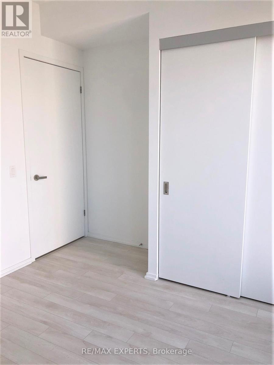 2001 - 197 Yonge Street, Toronto, Ontario  M5B 1M4 - Photo 14 - C13019296