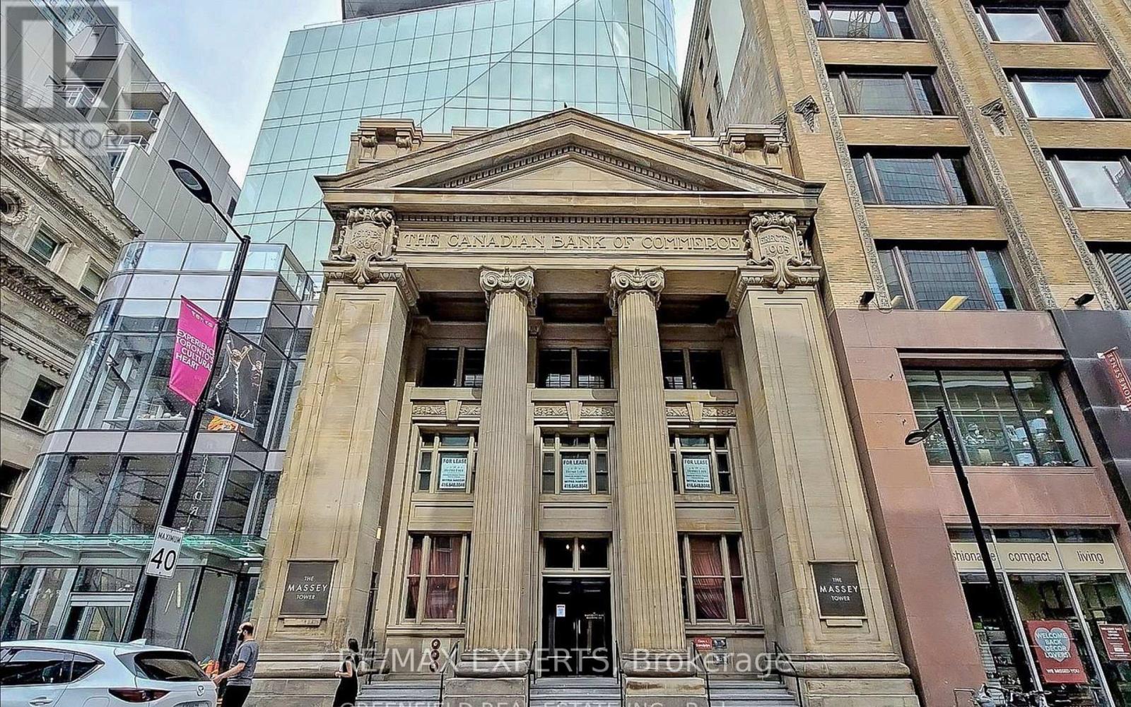 2001 - 197 YONGE STREET, Toronto, Ontario