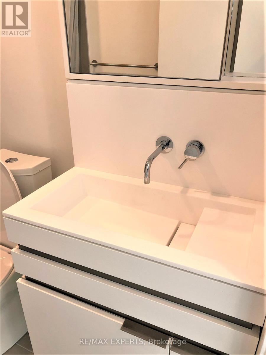 2001 - 197 Yonge Street, Toronto, Ontario  M5B 1M4 - Photo 13 - C13019296