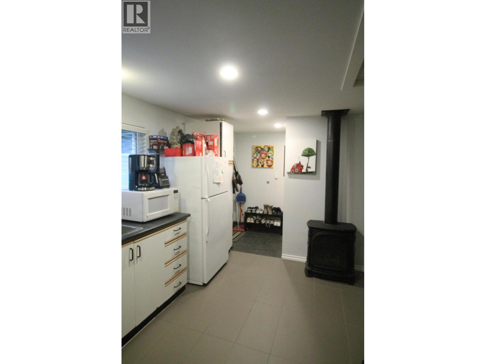 737 Robinson, Coquitlam, British Columbia  V3J 4E9 - Photo 5 - R3114935