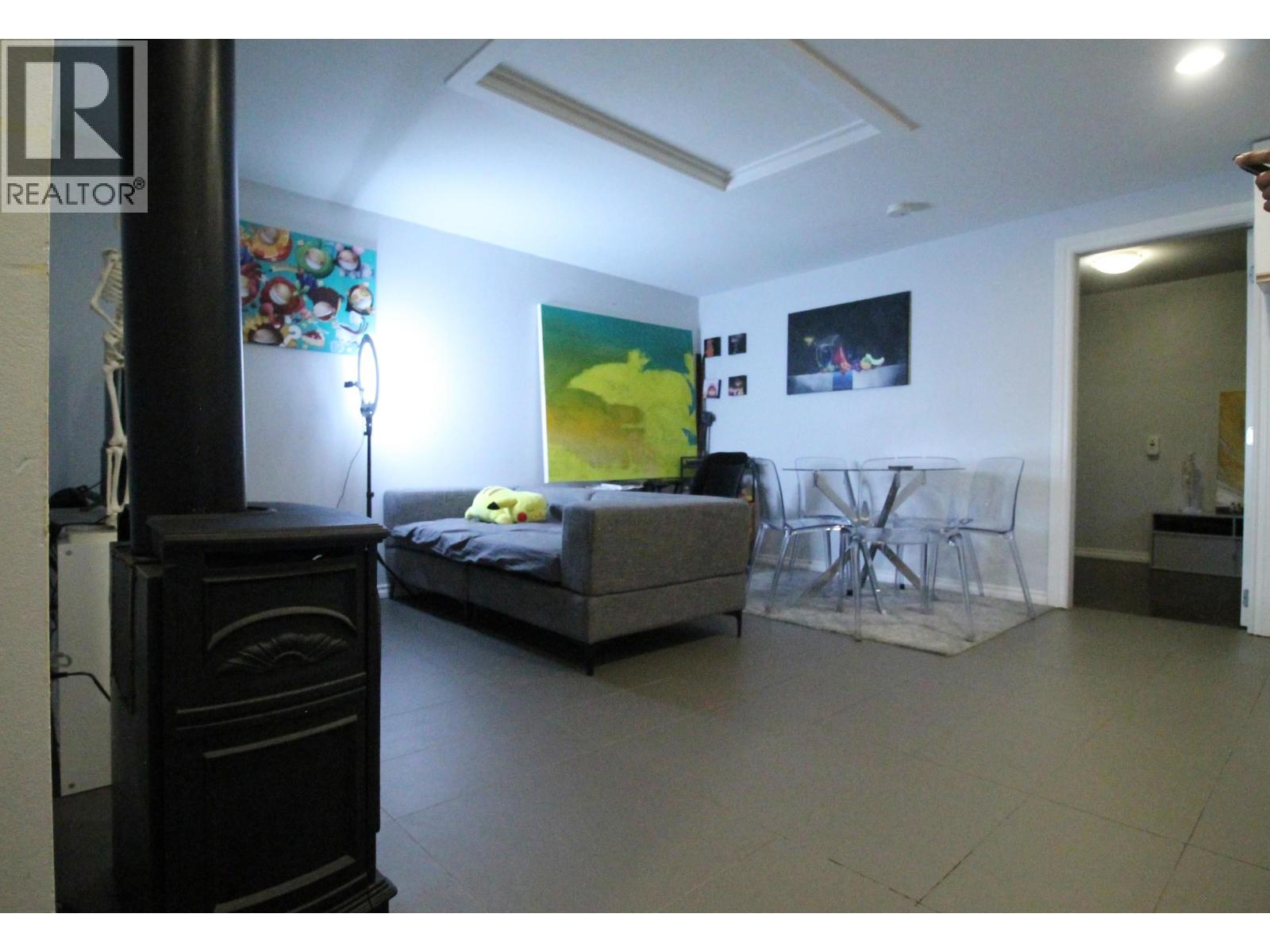 737 Robinson, Coquitlam, British Columbia  V3J 4E9 - Photo 4 - R3114935