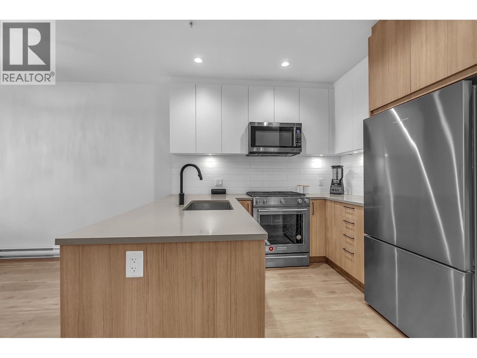 212 707 Como Lake Avenue, Coquitlam, British Columbia  V3J 0J5 - Photo 5 - R3115837