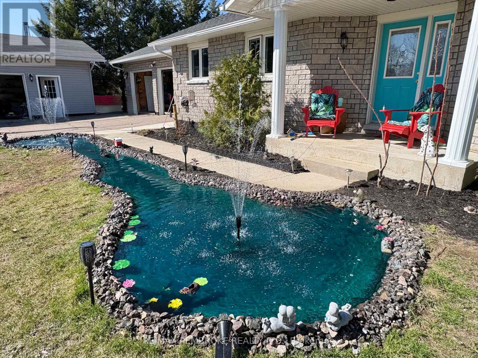 56 Robertson Drive, Whitewater Region, Ontario  K0J 1C0 - Photo 2 - X12962636