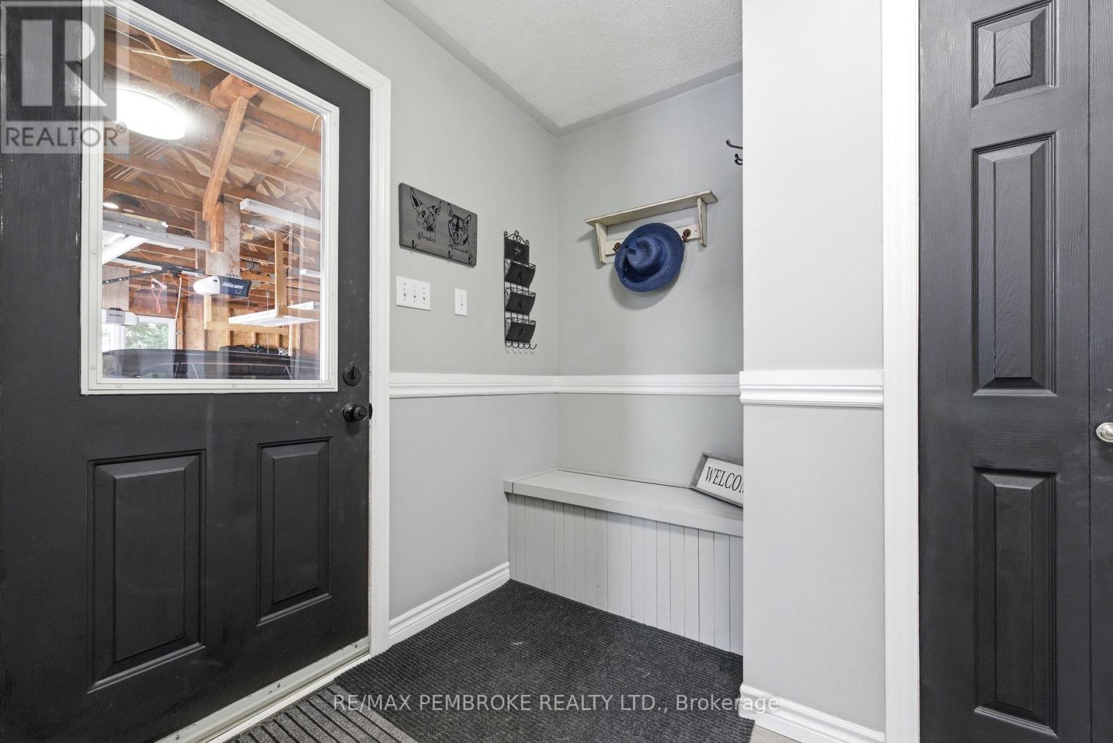 56 Robertson Drive, Whitewater Region, Ontario  K0J 1C0 - Photo 11 - X12962636