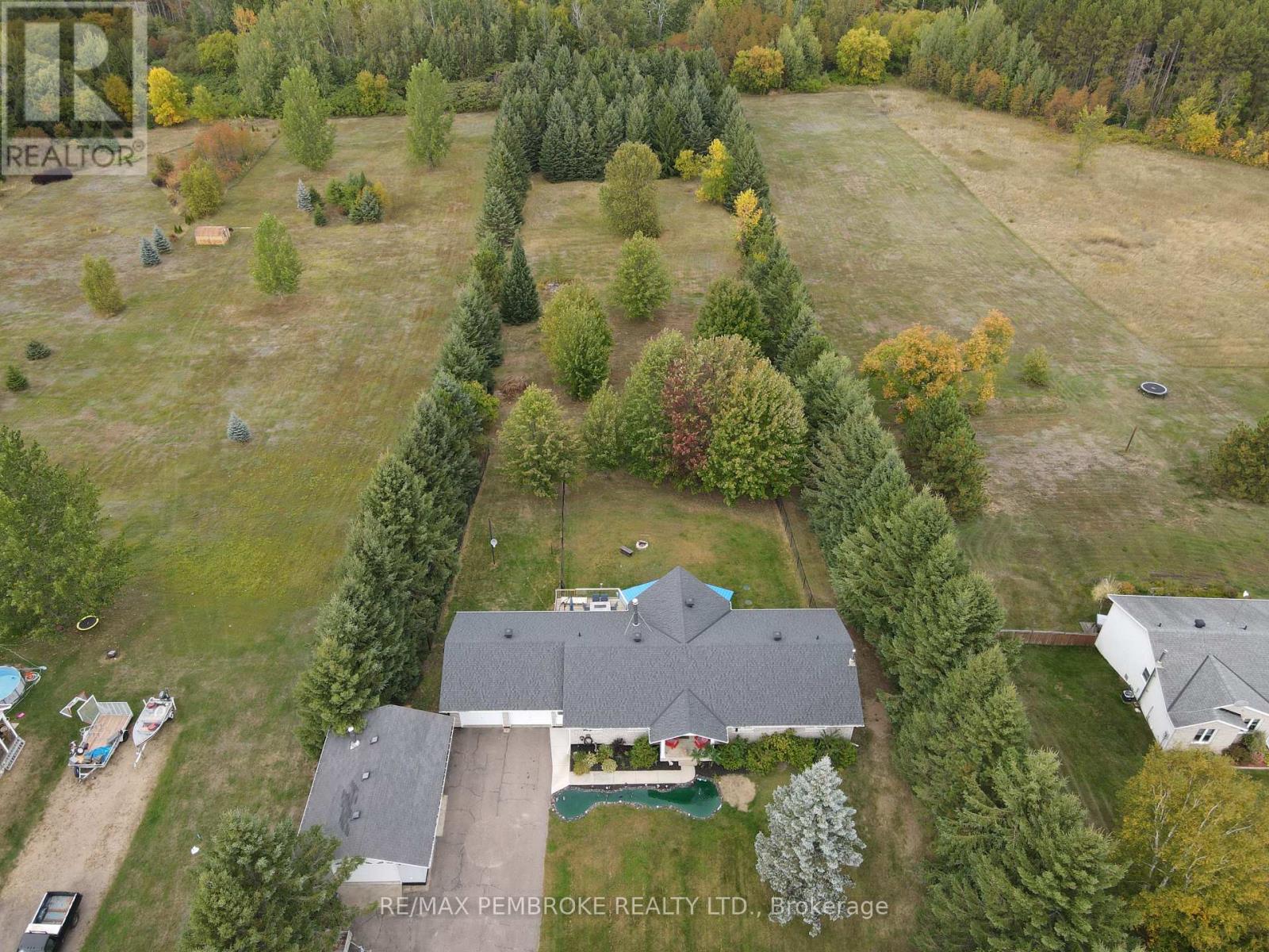 56 Robertson Drive, Whitewater Region, Ontario  K0J 1C0 - Photo 4 - X12962636